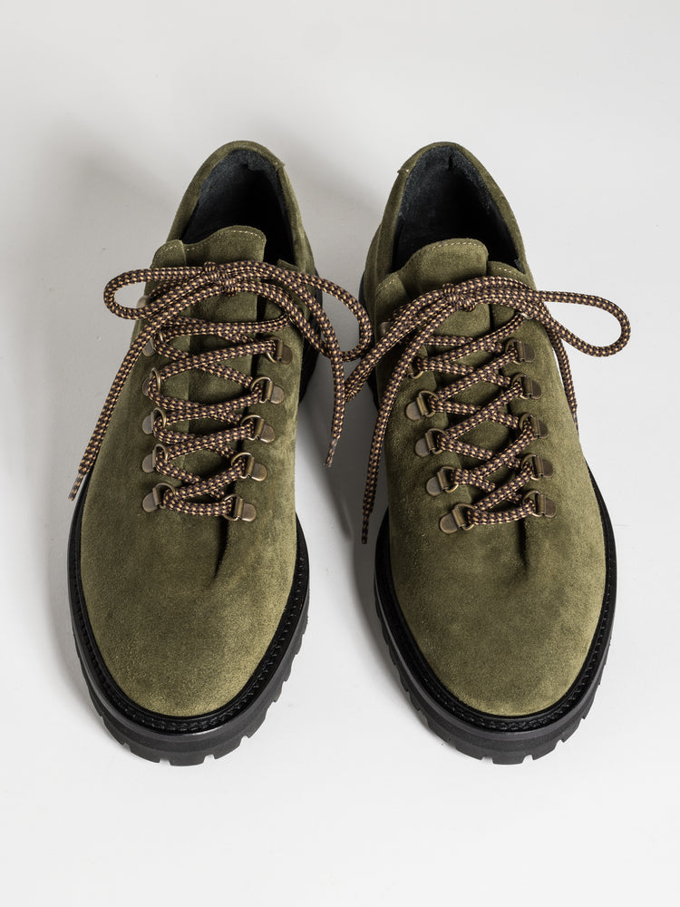 
                  
                    Load image into Gallery viewer, RASMUS LUG SUEDE KHAKI
                  
                