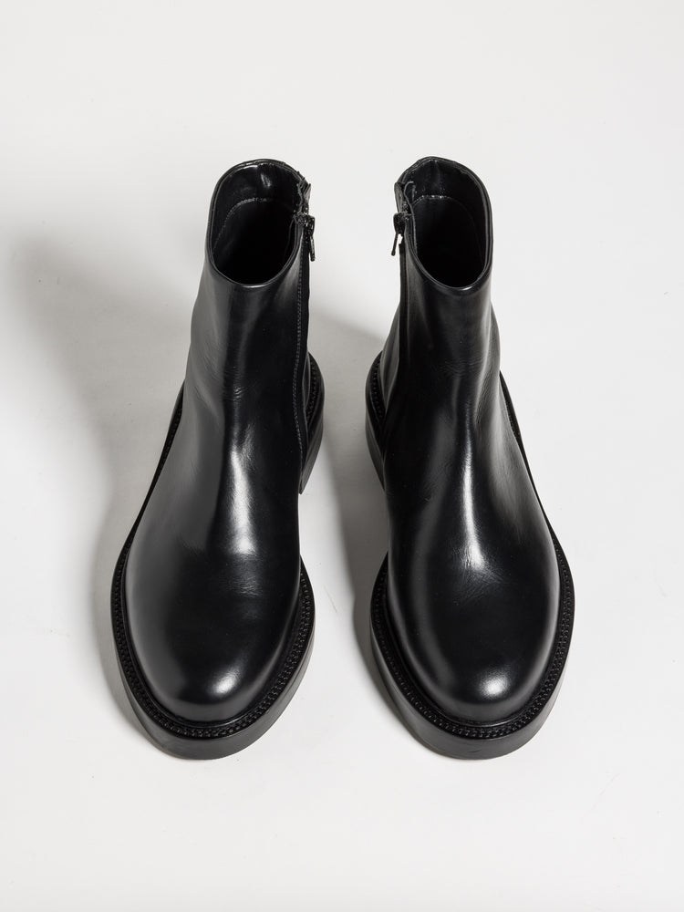 
                  
                    Load image into Gallery viewer, MARCUS CALF BLACK
                  
                