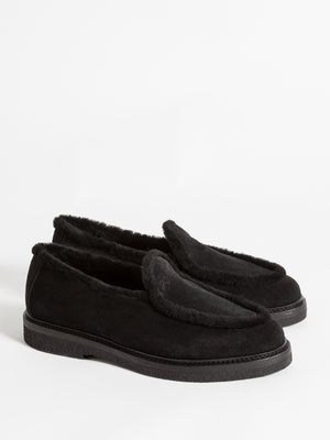 
                  
                    Load image into Gallery viewer, ALEXIS BLACK SHEARLING
                  
                