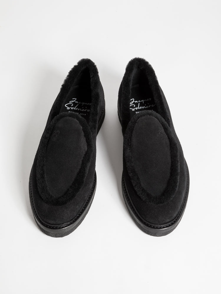 
                  
                    Load image into Gallery viewer, ALEXIS BLACK SHEARLING
                  
                