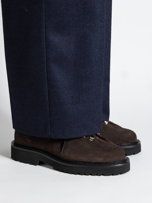 
                  
                    Load image into Gallery viewer, RASMUS BOLD SUEDE MOGANO
                  
                